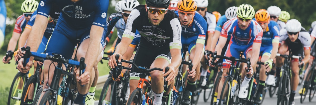 展示NG国际平台在手机、平板、电脑多设备上显示的界面