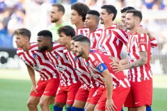 马里纳基斯离场引发诺丁汉森林球迷愤怒，球队困境与社交媒体热议